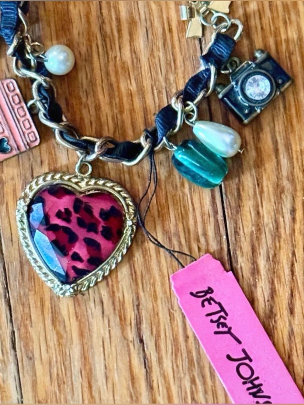 BETSEY JOHNSON Vintage Y2K Long Love to Travel Tourist Charm Necklace NEW NWT